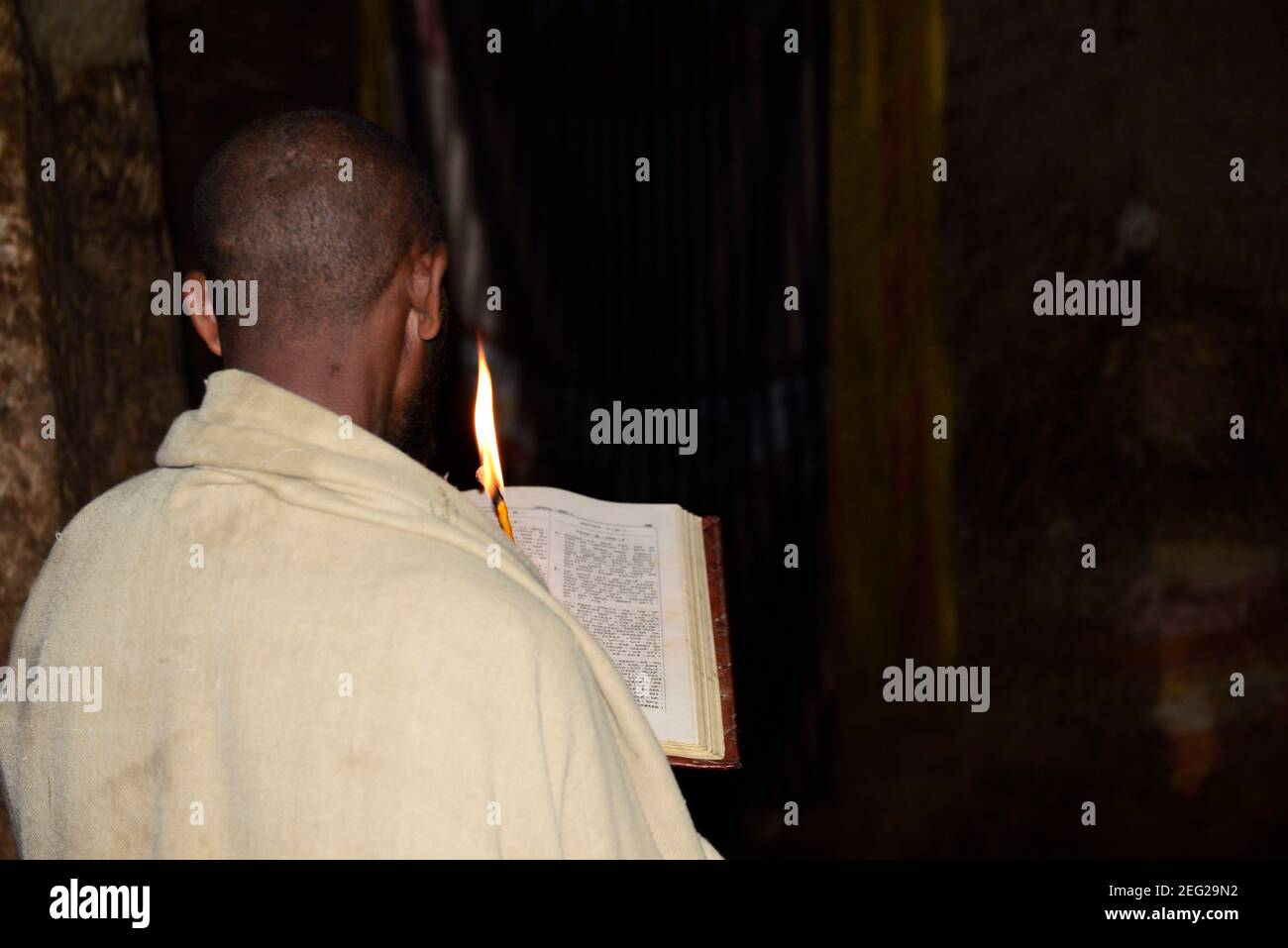 La chiesa scavata nella roccia di Medhane Alem Adi Kasho a Tigray, Etiopia. Foto Stock