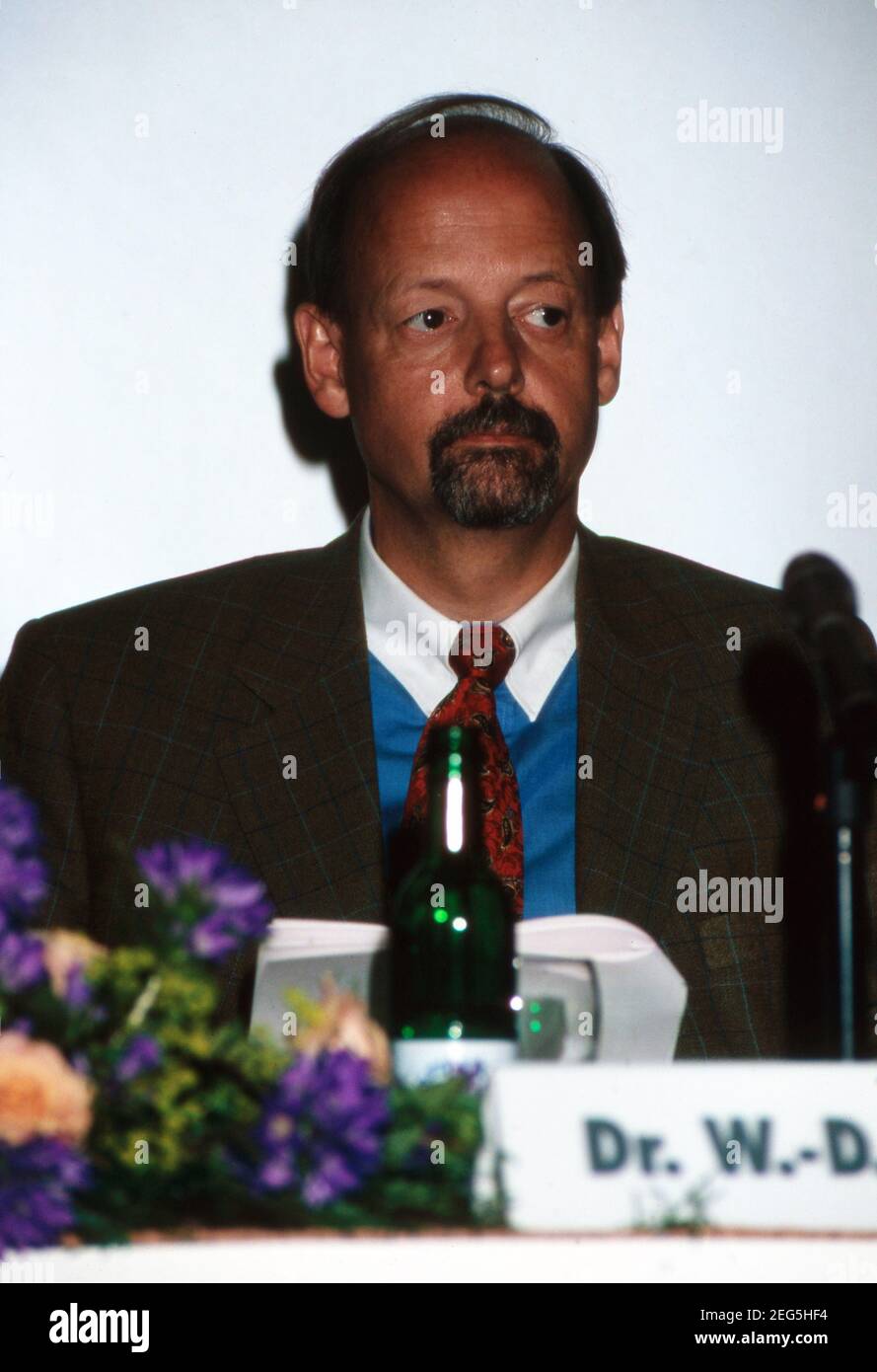 Wolf Dietrich Loose bei der Bilanzpresekonferenz der METRO in Köln, Deutschland 1999. Foto Stock