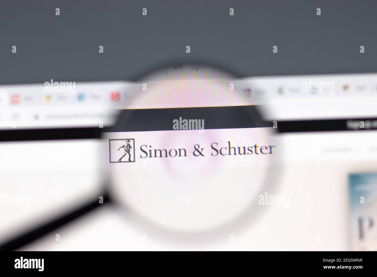 New York, USA - 15 Febbraio 2021: Sito web Simon Schuster in browser con logo aziendale, editoriale illustrativo Foto Stock