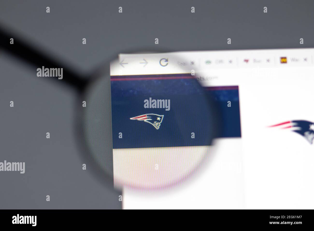 New York, USA - 15 febbraio 2021: Sito dei Patriots del New England in un browser con logo aziendale, editoriale illustrativo Foto Stock