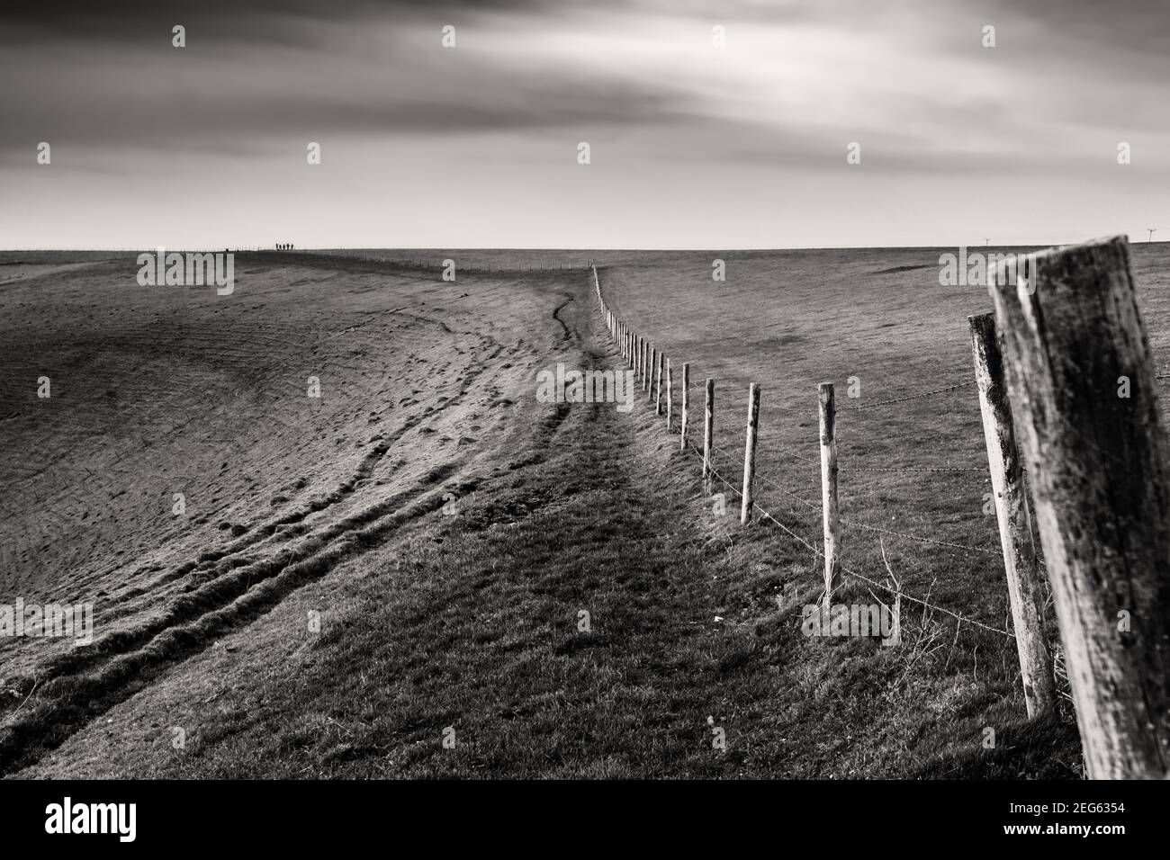 Cima della collina di Whitesheet. Passeggiata circolare a Mere Downs in un giorno tempestoso, Wiltshire, Regno Unito Foto Stock