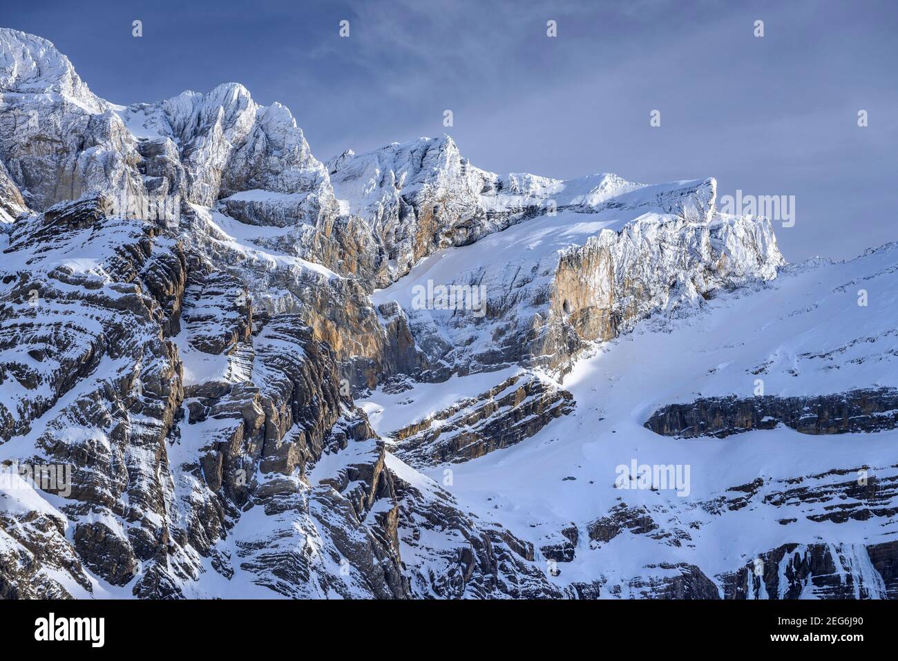 Vista invernale del Cirque de Gavarnie (Midi-Pirenei, Pirenei, Francia) ESP: Vistas invernales del Circo de Gavarnie (Pirineos, Francia) Foto Stock