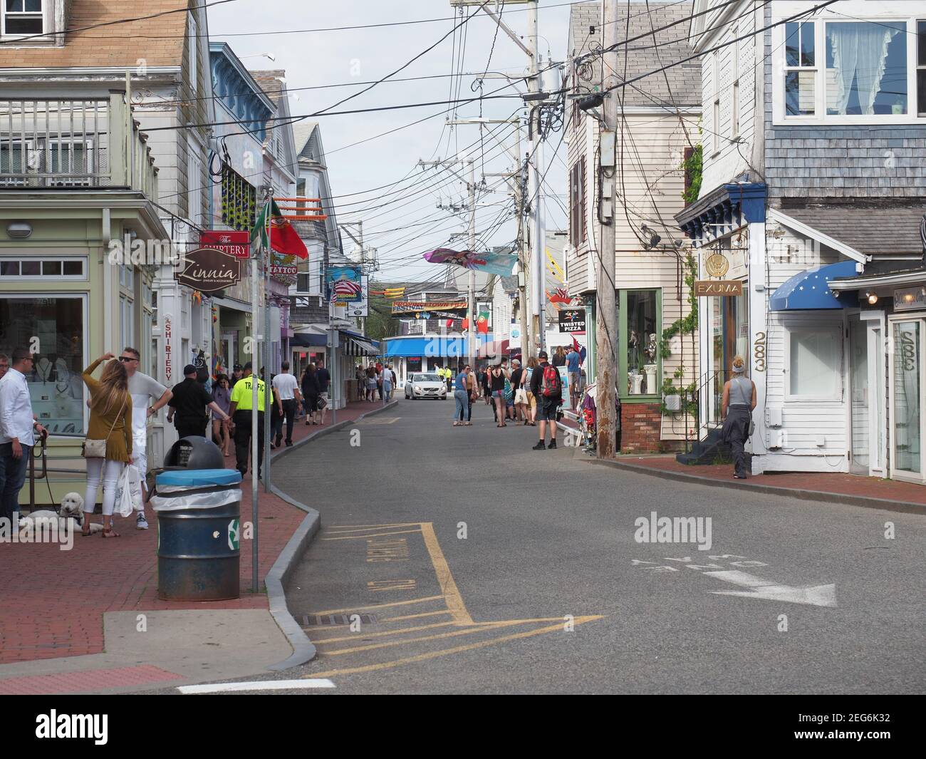 Immagine diurna presa nella strada commerciale di Provincetown. Foto Stock