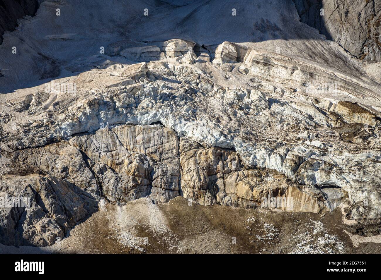 Ghiacciaio di Oulettes, nel massiccio del Vignemale, visto dal Rifugio Oulettes de Gaube (Parco Nazionale dei Pirenei, Cauterets, Francia) Foto Stock
