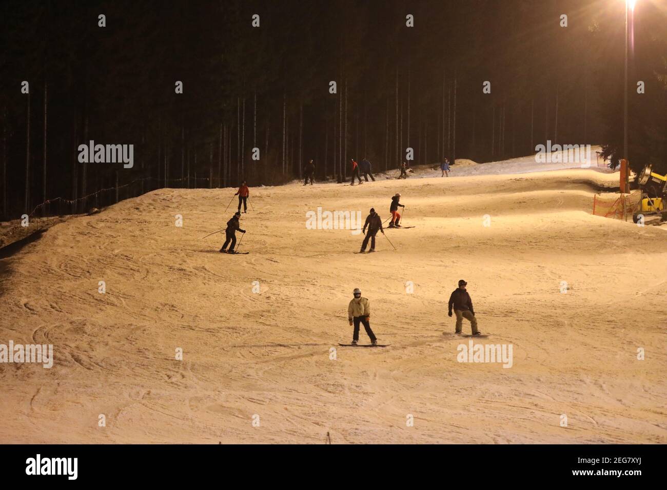 Trotz Corona: Polen öffnet Skigebiete - Ansturm auf Wintersportorte folgt prompt, Swieradow Zdroj (Bad Flinsberg) Polen,17.02.2021 Foto Stock