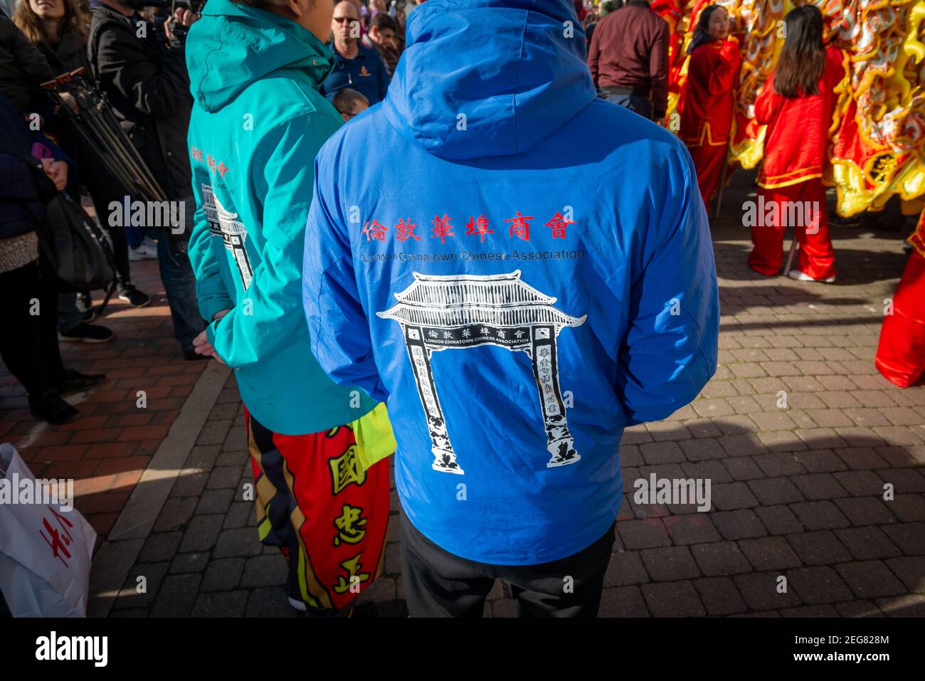 Gli artisti della London Chinatown Chinese Association si prenderanno una pausa durante i festeggiamenti per il capodanno cinese a Eastbourne, Sussex, Regno Unito. Foto Stock