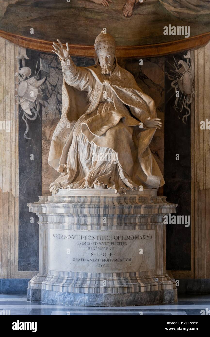 Statua di Papa Urbano VIII, scultura marmorea di Gian Lorenzo Bernini in Sala degli Orati e Curiatii, Musei Capitolini, Roma, Italia Foto Stock