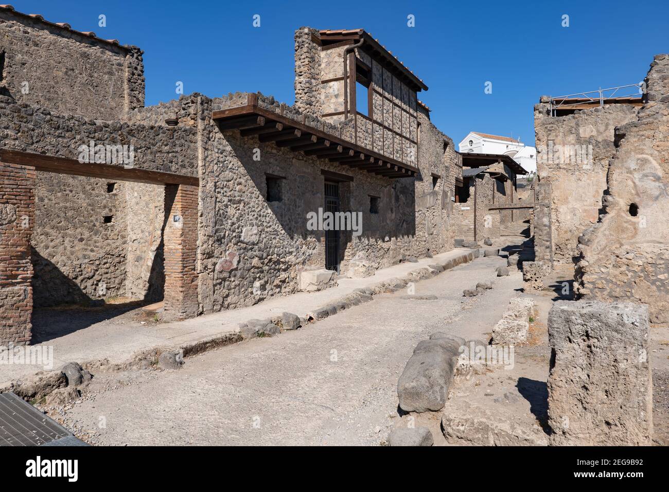 Rovine di Pompei, antica città romana di Pompei, Italia, Campania, strade e case scavate, distrutte nel 79 d.C. dal vulcano Vesuvio Foto Stock
