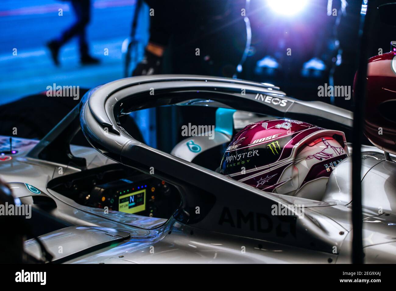 HAMILTON Lewis (gbr), Mercedes AMG F1 GP WW11 Hybrid EQ Power+, ambiance garage, box, durante la seconda sessione della Formula 1 Pre-stagione test 2020 dal 26 al 28 febbraio 2020 sul circuito di Barcellona-Catalunya, a Montmelo, Barcellona, Spagna - Foto DPPI Foto Stock