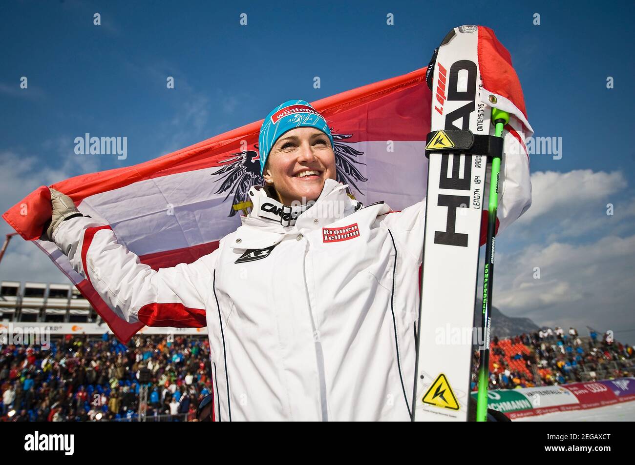 Elisabeth GOERGL avrà 40 anni il 20 febbraio 2021, vincitore del giubilo Elisabeth GOERGL, AUT, 1° posto con bandiera, donne in discesa il 13 febbraio 2011 Campionati mondiali di sci alpino 2011 a Garmisch-Partenkirchen dal 7 febbraio. - 02/20/2011 Â | utilizzo in tutto il mondo Foto Stock