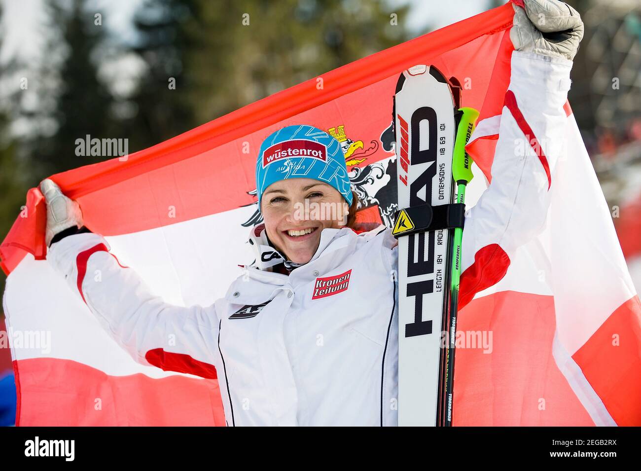Elisabeth GOERGL avrà 40 anni il 20 febbraio 2021, vincitore del giubilo Elisabeth GOERGL, AUT, 1° posto con bandiera, donne in discesa il 13 febbraio 2011 Campionati mondiali di sci alpino 2011 a Garmisch-Partenkirchen dal 7 febbraio. - 02/20/2011 Â | utilizzo in tutto il mondo Foto Stock