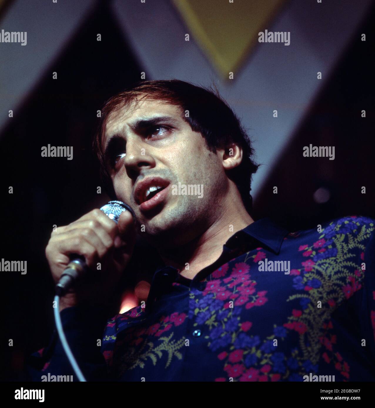 Adriano Celentano, italienischer Sänger und Schauspieler, bei einem ZDF TVAuftritt, 1977 Adriano Celentano, italienischer Sänger und Schauspieler, bei einem ZDF TVAuftritt, 1977