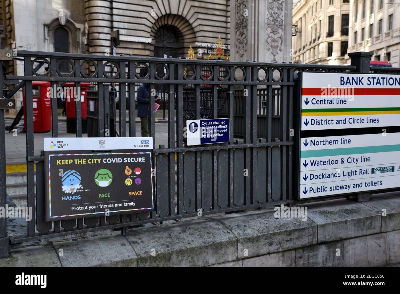 Città di Londra, Londra, Regno Unito. 18 Feb 2021. Percorso fuori blocco che sarà annunciato la prossima settimana. Strade vuote nel quartiere finanziario della City of London. Credit: Matthew Chpicle/Alamy Live News Foto Stock