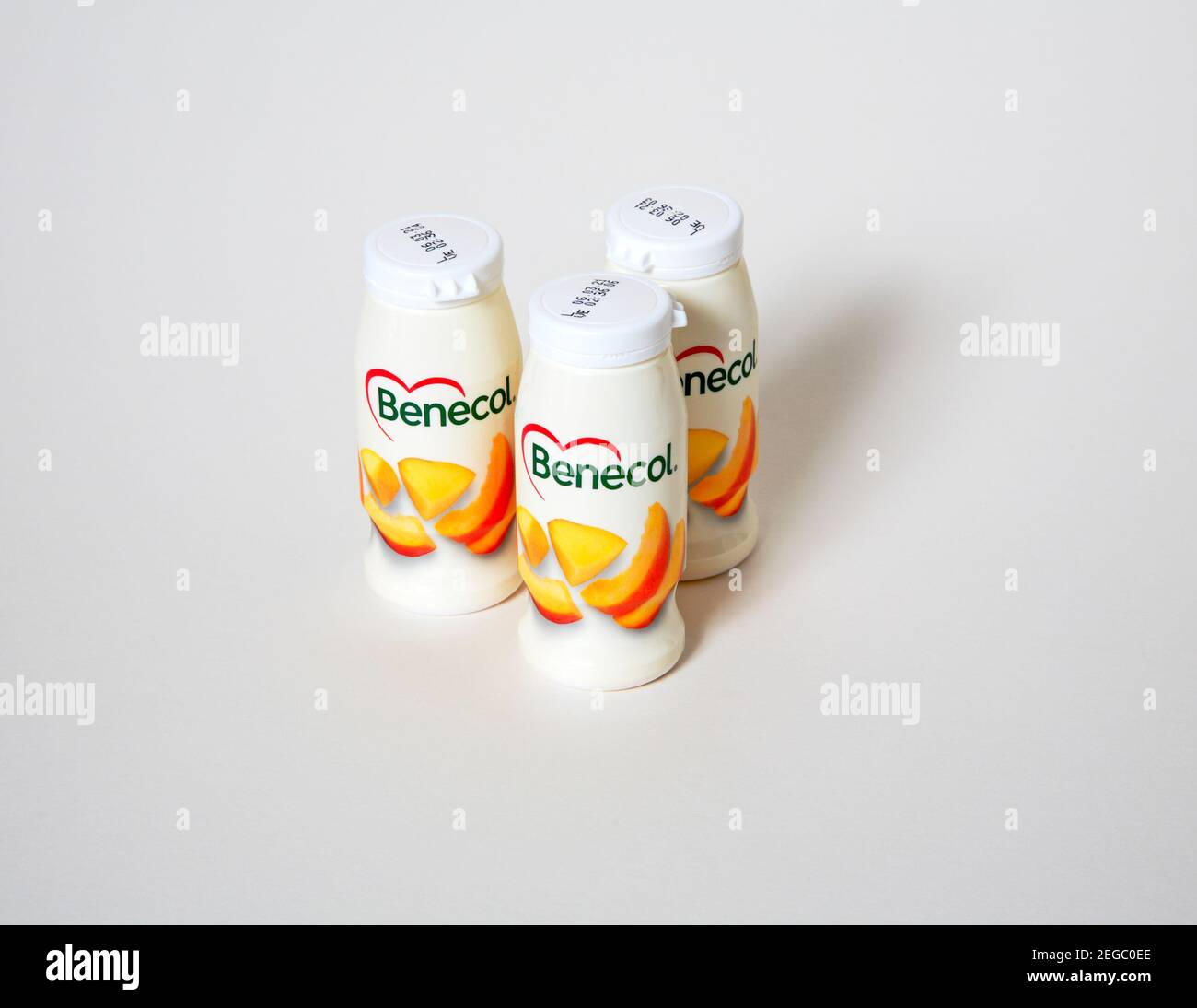 Bevande Benecol a base di pesche e albicocche allo yogurt per un'alimentazione sana e la riduzione dei livelli di colesterolo. Foto Stock