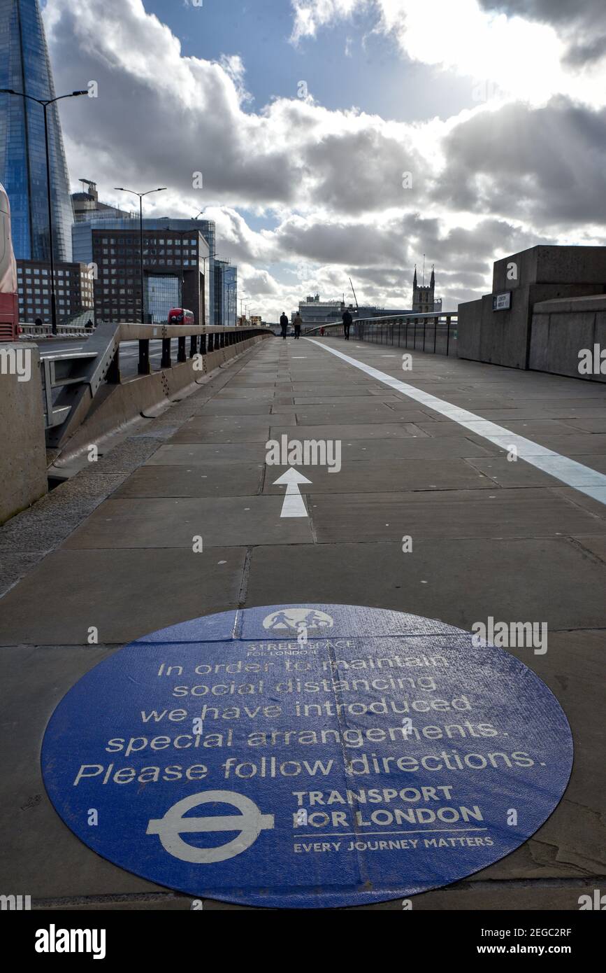 Città di Londra, Londra, Regno Unito. 18 Feb 2021. Percorso fuori blocco che sarà annunciato la prossima settimana. Strade vuote nel quartiere finanziario della City of London. Credit: Matthew Chpicle/Alamy Live News Foto Stock