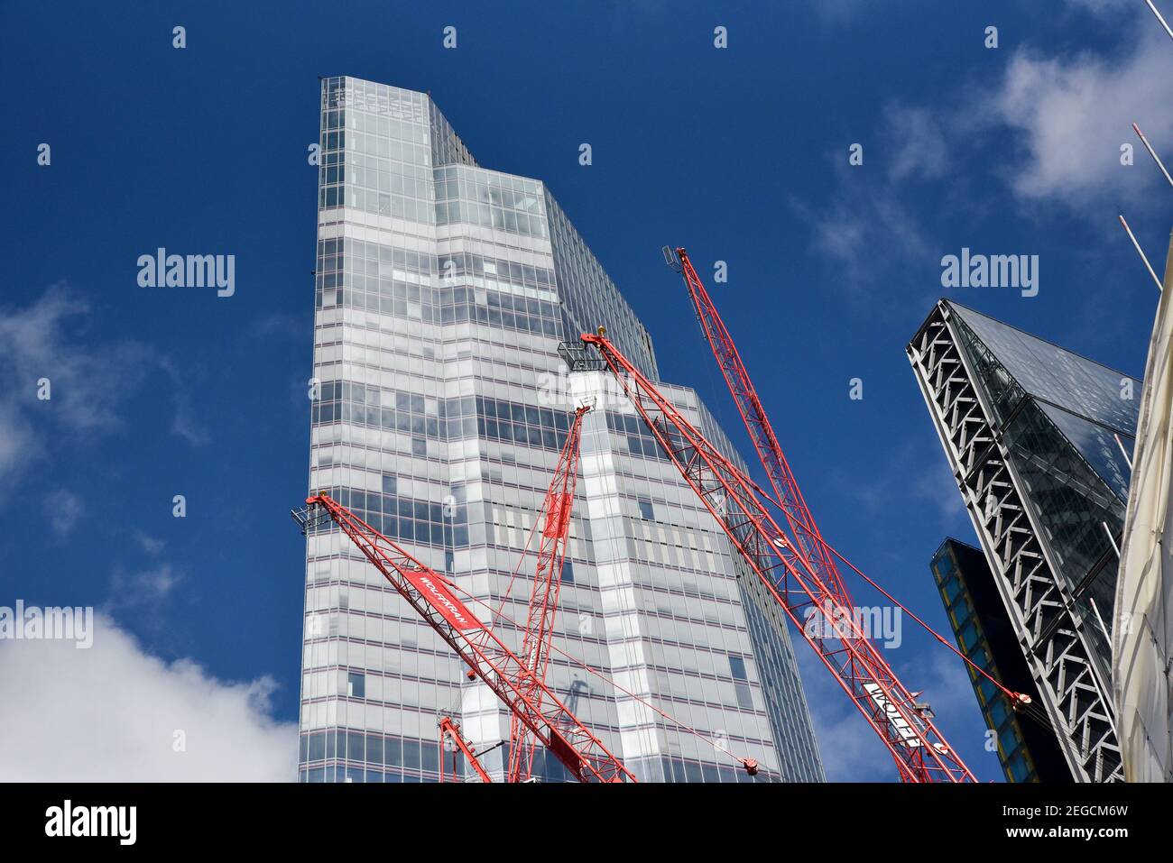 Lime Street, città di Londra, Regno Unito. 18 Feb 2021. La nuova torre di 8 Bishopsgate si sviluppa nella città di Londra, con 51 piani e 913000 piedi quadrati di spazio di lavoro. Credit: Matthew Chpicle/Alamy Live News Foto Stock