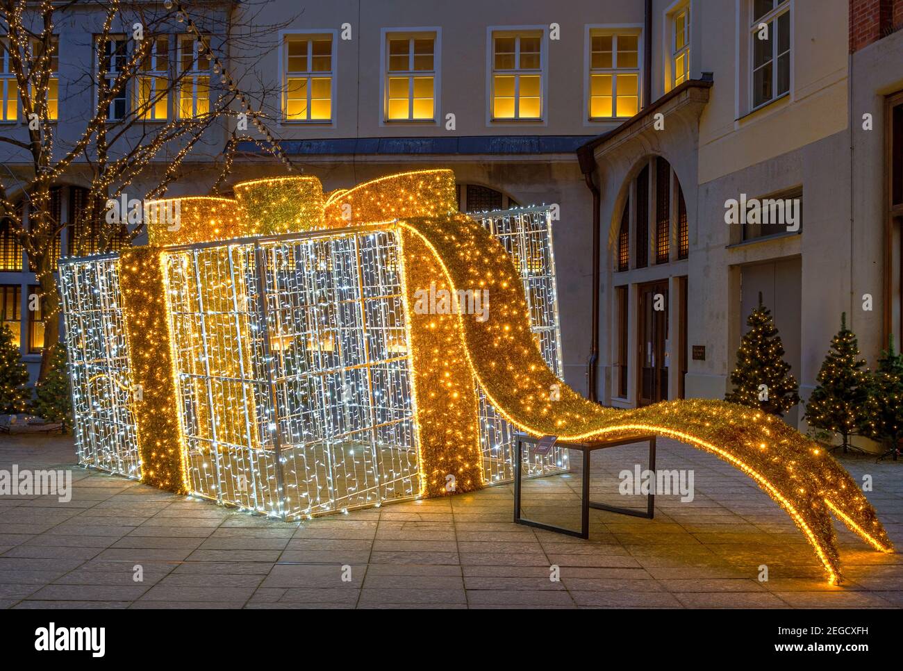 Decorazioni natalizie illuminate nel passaggio commerciale Hofstatt, Monaco, alta Baviera, Baviera, Germania, Europa Foto Stock