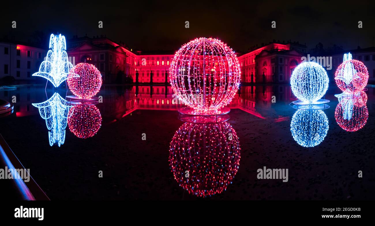 Installazione di arte leggera per Natale alla Villa reale di Monza, Lombardia, Italia Foto Stock