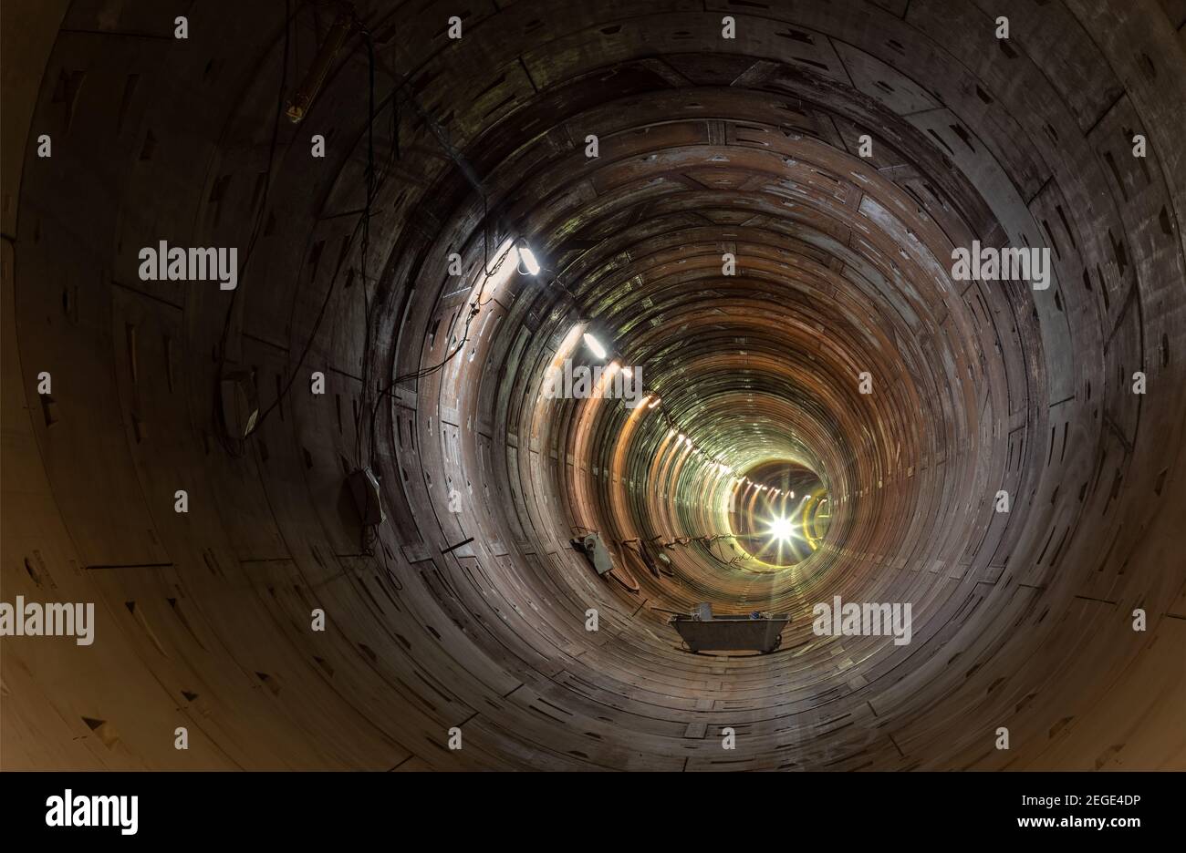 Costruzione di una linea metropolitana. Nuovo tunnel della metropolitana senza binari Foto Stock