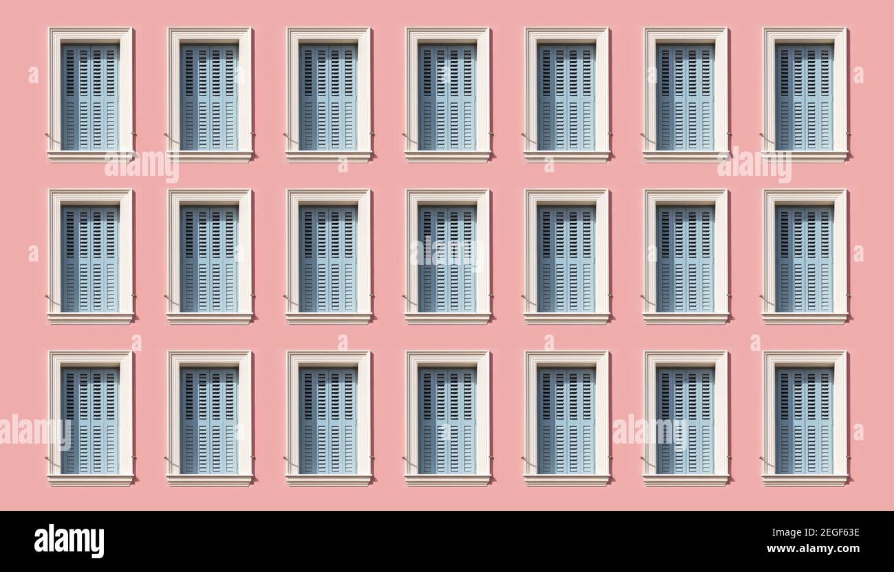 Finestre persiane in legno su sfondo muro dipinto di colore rosa pastello. Finestre chiuse di stile europeo pallido blu con cornice ornamentale sull'edificio degli appartamenti Foto Stock