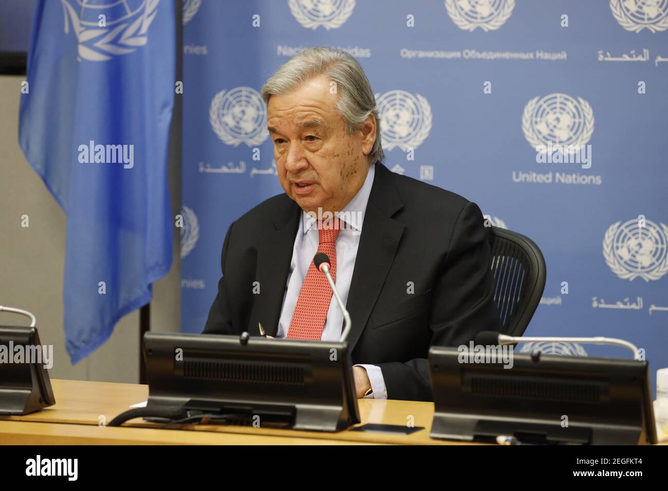Nazioni Unite, pace con la natura.' presso la sede delle Nazioni Unite a New York. 18 Feb 2021. Il Segretario Generale delle Nazioni Unite Antonio Guterres ha parlato durante una conferenza stampa per il lancio di un rapporto del programma ambientale delle Nazioni Unite, "la pace con la natura", presso la sede delle Nazioni Unite a New York, il 18 febbraio 2021. Guterres giovedì ha chiesto un'azione globale per fermare "una guerra sensena e suicida sulla natura" e affrontare la perturbazione del clima, la perdita di biodiversità e l'inquinamento. Credit: Xie e/Xinhua/Alamy Live News Foto Stock
