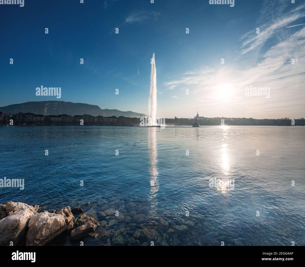 Lago di Ginevra e Fontana d’acqua Jet D’eau - Ginevra, Svizzera Foto Stock