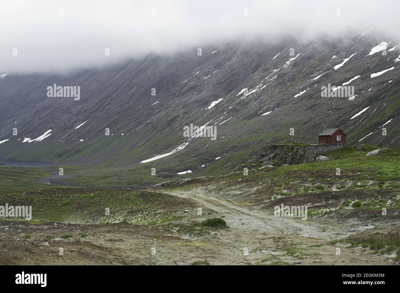 Parco nazionale di Jostedalsbreen; Norvegia, Norvegia; un paesaggio tipico della Norvegia sud-occidentale. Eine typische Landschaft im Südwesten Norwegens. Góry skały Foto Stock