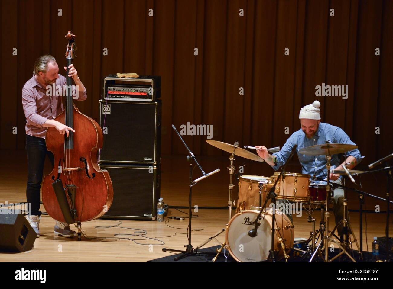 The Bad Plus: Reid Anderson (basso), Dave King (batteria). Foto Stock