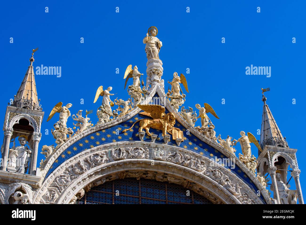 Decorazione sulla facciata della Basilica di San Marco in Piazza San Marco, Venezia, Italia Foto Stock