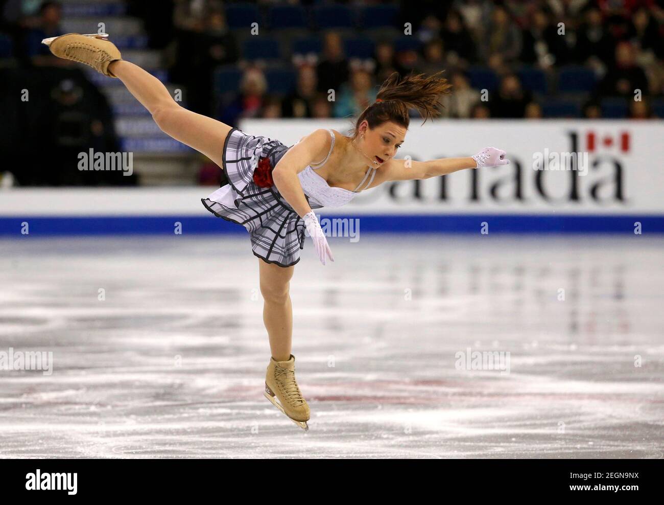 Alena Leonova di Russia si esibisce durante il programma Ladies Free presso Skate Canada International di Lethbridge, Alberta, il 31 ottobre 2015. REUTERS/Jim Young Picture fornito da Action Images Foto Stock