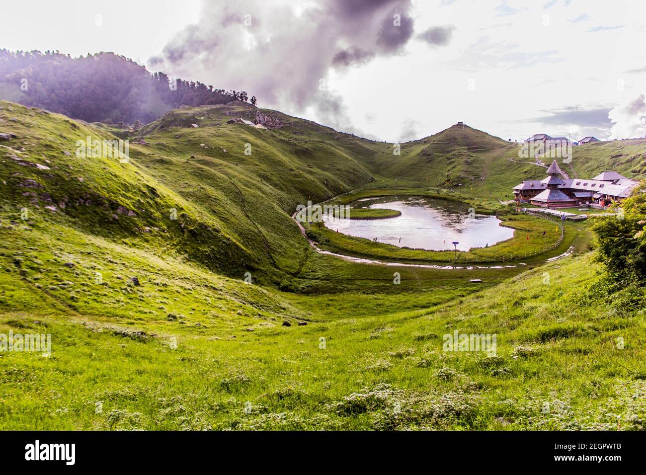 Lago Prashar, Mandi, Himachal Pradesh Foto Stock