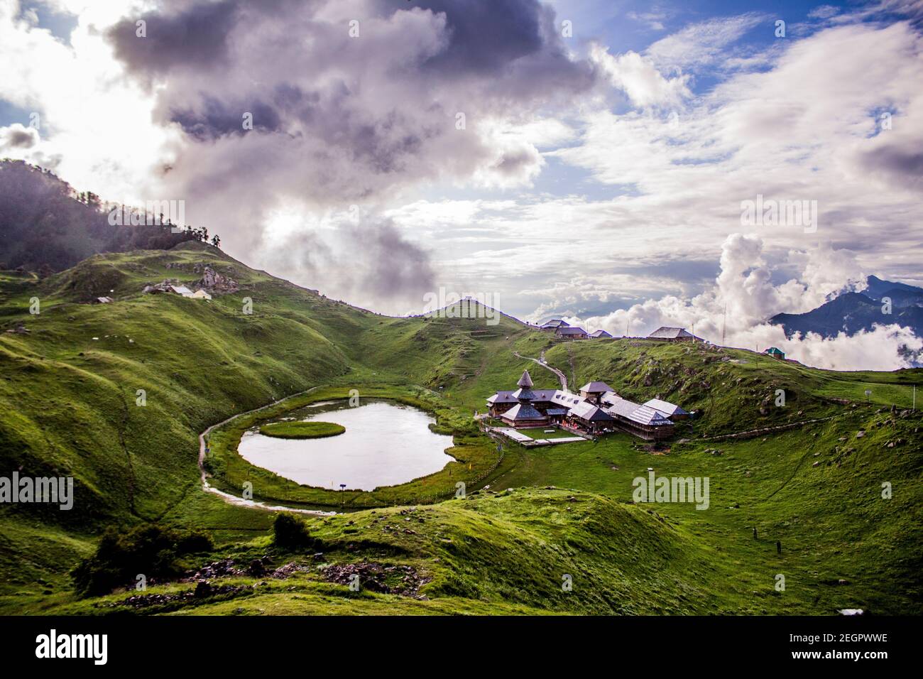 Lago Prashar, Mandi, Himachal Pradesh Foto Stock