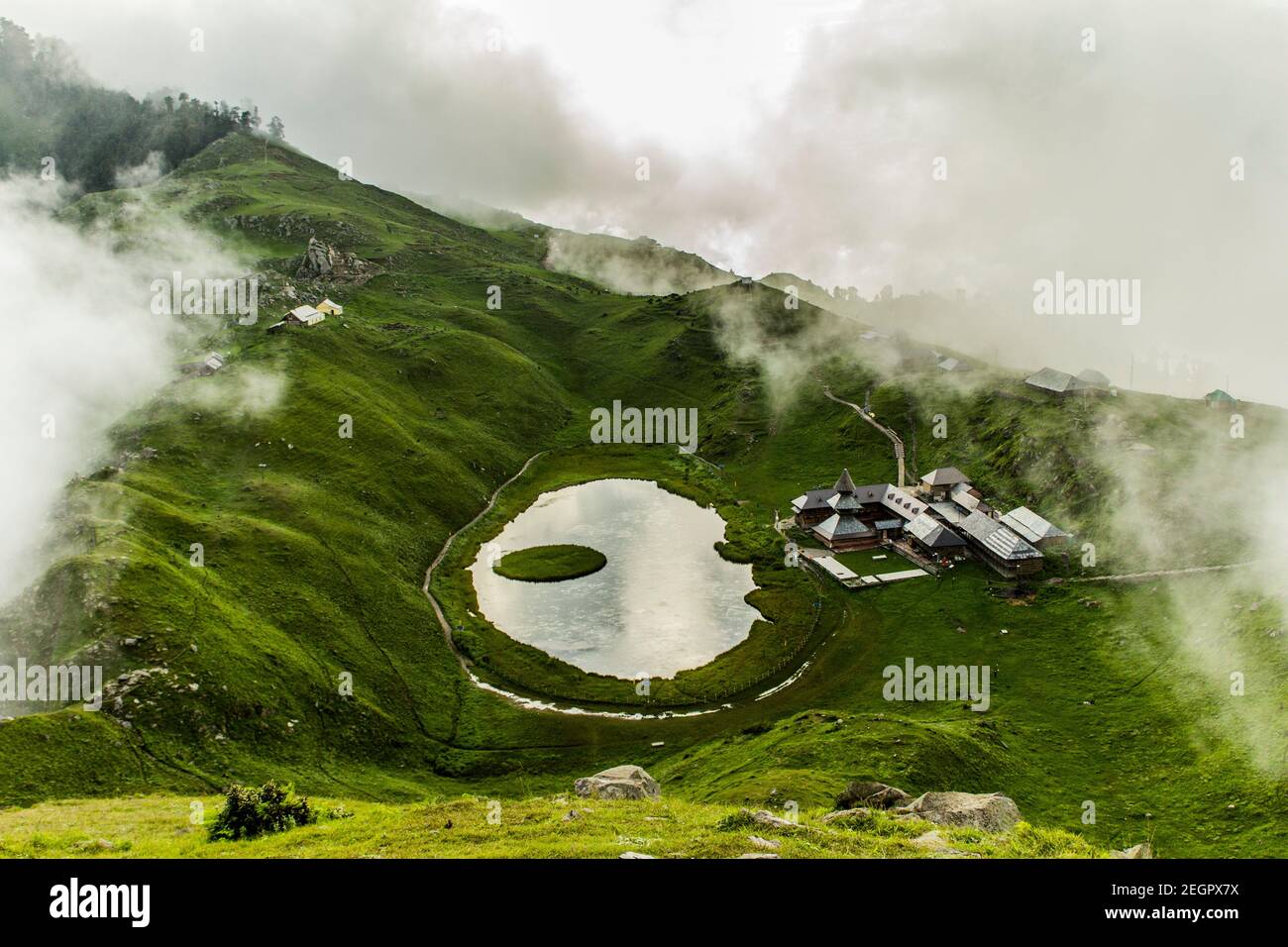 Lago Prashar, Mandi, Himachal Pradesh Foto Stock