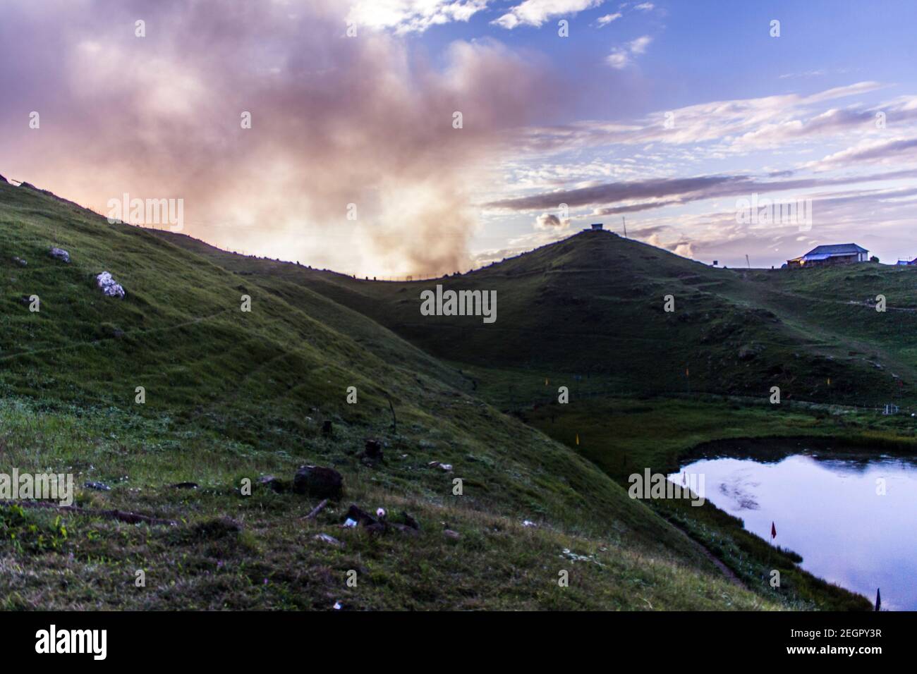 Lago Prashar, Mandi, Himachal Pradesh Foto Stock