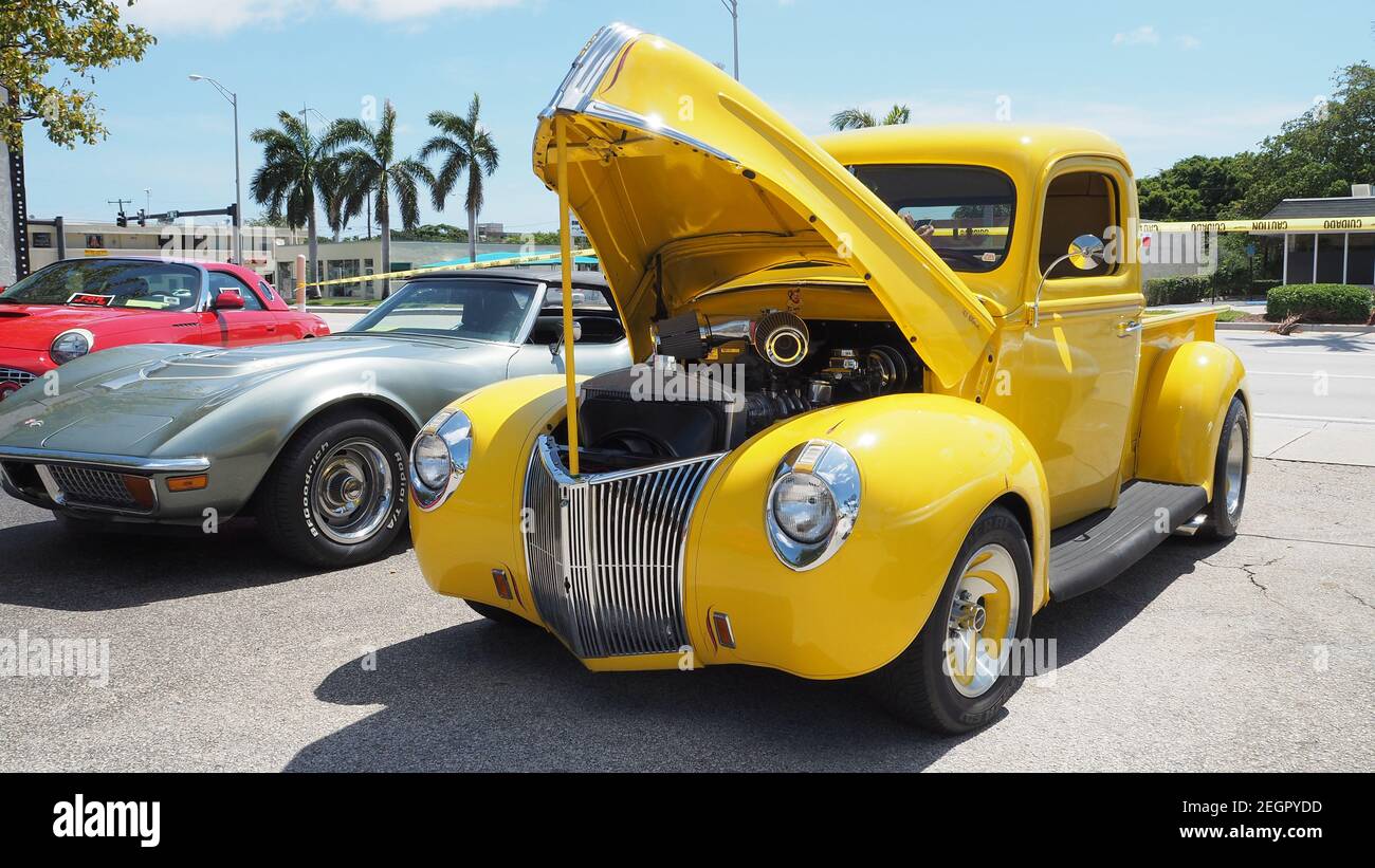 USA, Fort Lauderdale - 21 maggio 2017 - Yellow 1941 Ford pick Truck Rod al Auto show Foto Stock