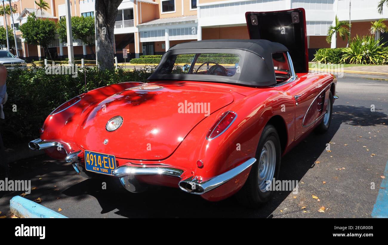 USA, Fort Lauderdale - 21 maggio 2017 - 1957 rosso convertibile Chevrolet Corvette vista posteriore Foto Stock