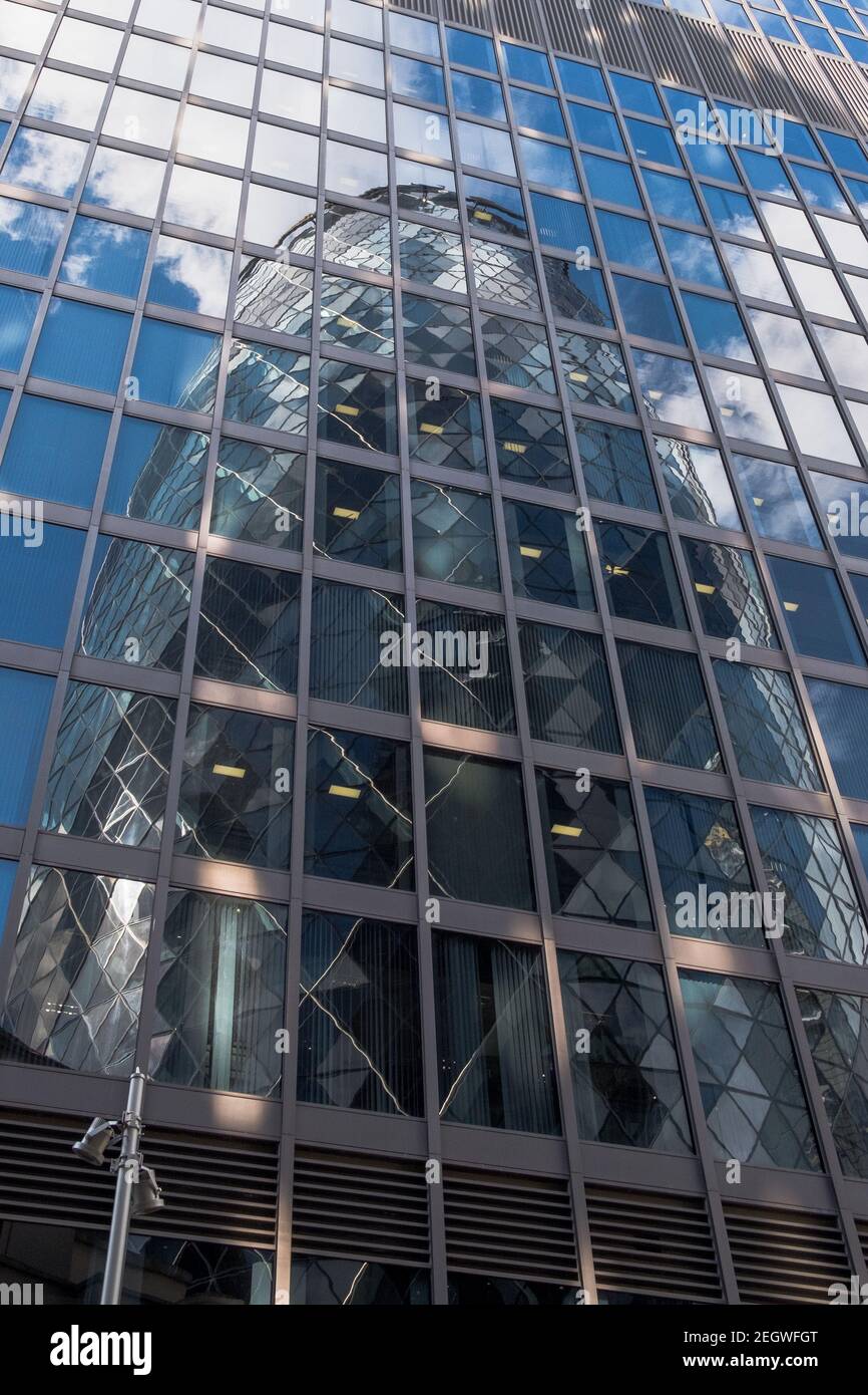 LONDRA CITTÀ GURKIN RIFLESSO, INGHILTERRA Foto Stock