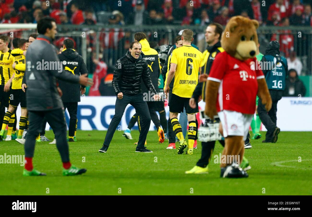 Calcio Calcio - Bayern Monaco vs Borussia Dortmund - DFB Pokal Semifinale -  Allianz Arena, Monaco, Germania - 26/4/17 Borussia Dortmund allenatore  Thomas Tuchel celebra dopo la partita Reuters / Michaela Rehle