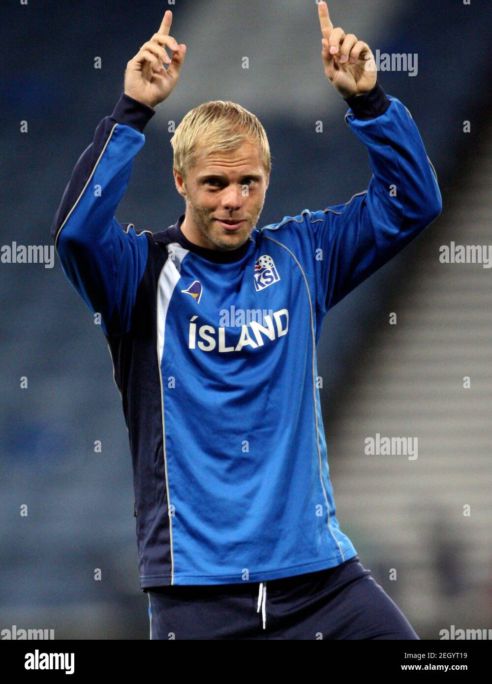 Calcio - Islanda allenamento - Hampden Park, Glasgow, Scozia - 31/3/09  Iceland's Eidur Gudjohnsen durante la formazione Mandatory Credit: Action  Images / Lee Smith Livepic Foto stock - Alamy