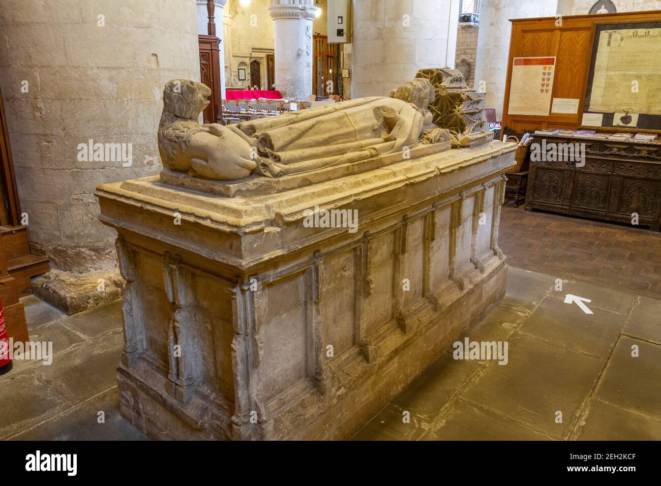 Tomba commemorativa del re Athelstan (anche "Aethelstan"), Abbazia di Malmesbury, Malmesbury, Wiltshire, Regno Unito. Foto Stock