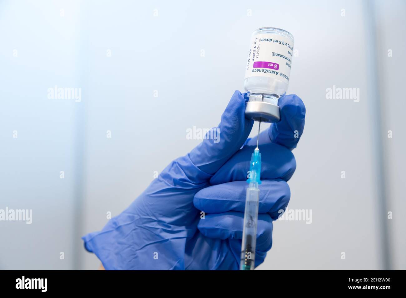COVID-19 vaccino Oxford-AstraZeneca in Polonia, Febbraio 12h 2021 © Wojciech Strozyk / Alamy Stock Photo Foto Stock