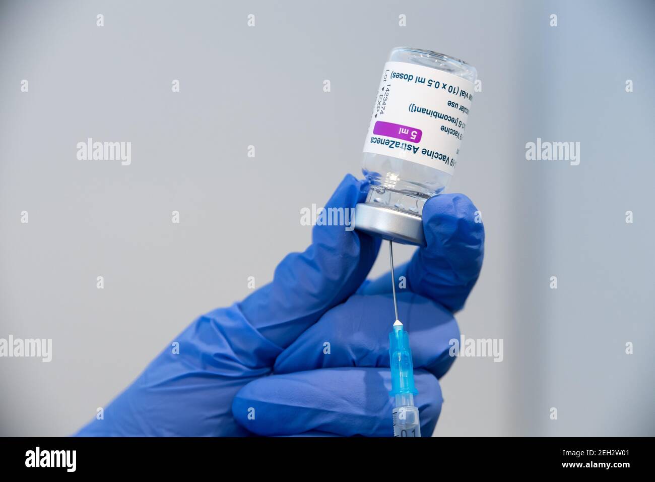COVID-19 vaccino Oxford-AstraZeneca in Polonia, Febbraio 12h 2021 © Wojciech Strozyk / Alamy Stock Photo Foto Stock