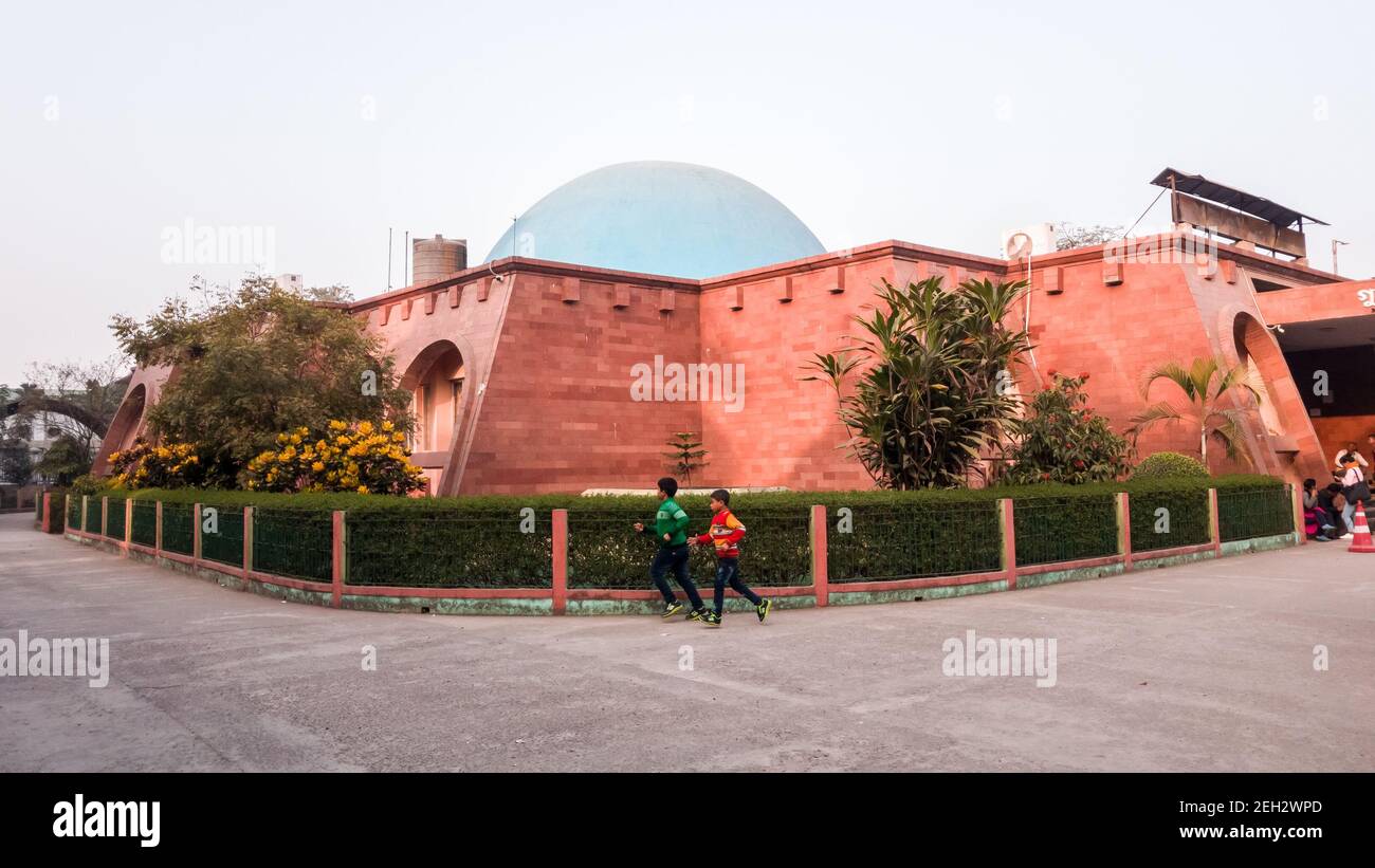 Guwahati, Assam, India - Gennaio 2018: L'architettura a cupola del Planetario Guwahati per la ricerca astronomica. Foto Stock