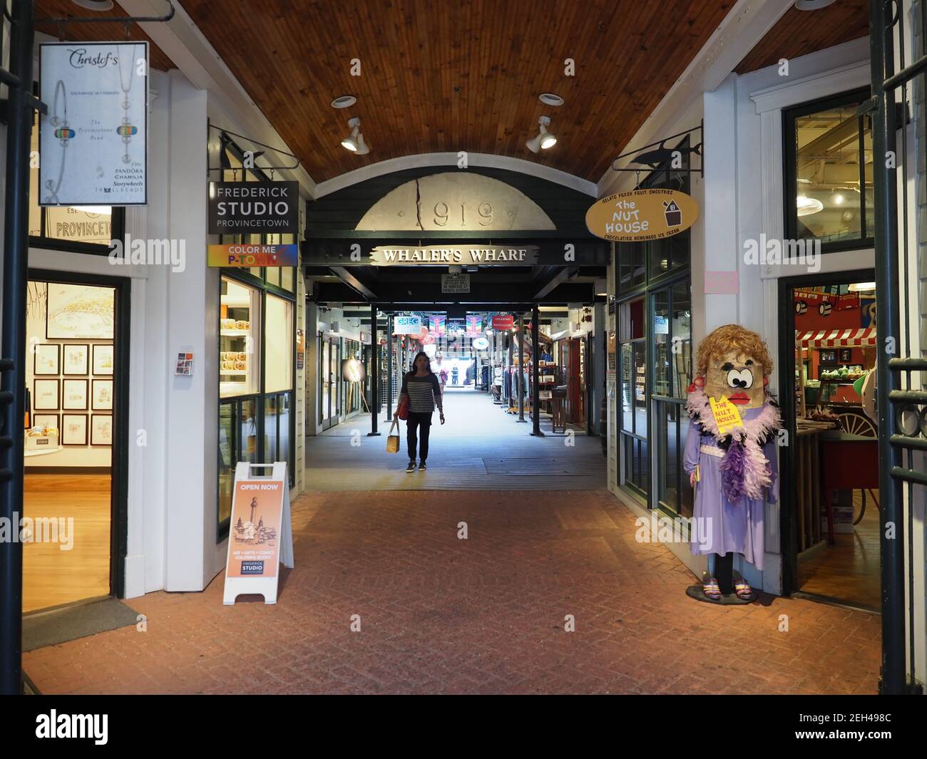 L'ingresso al Whaler's Wharf di Provincetown. Foto Stock