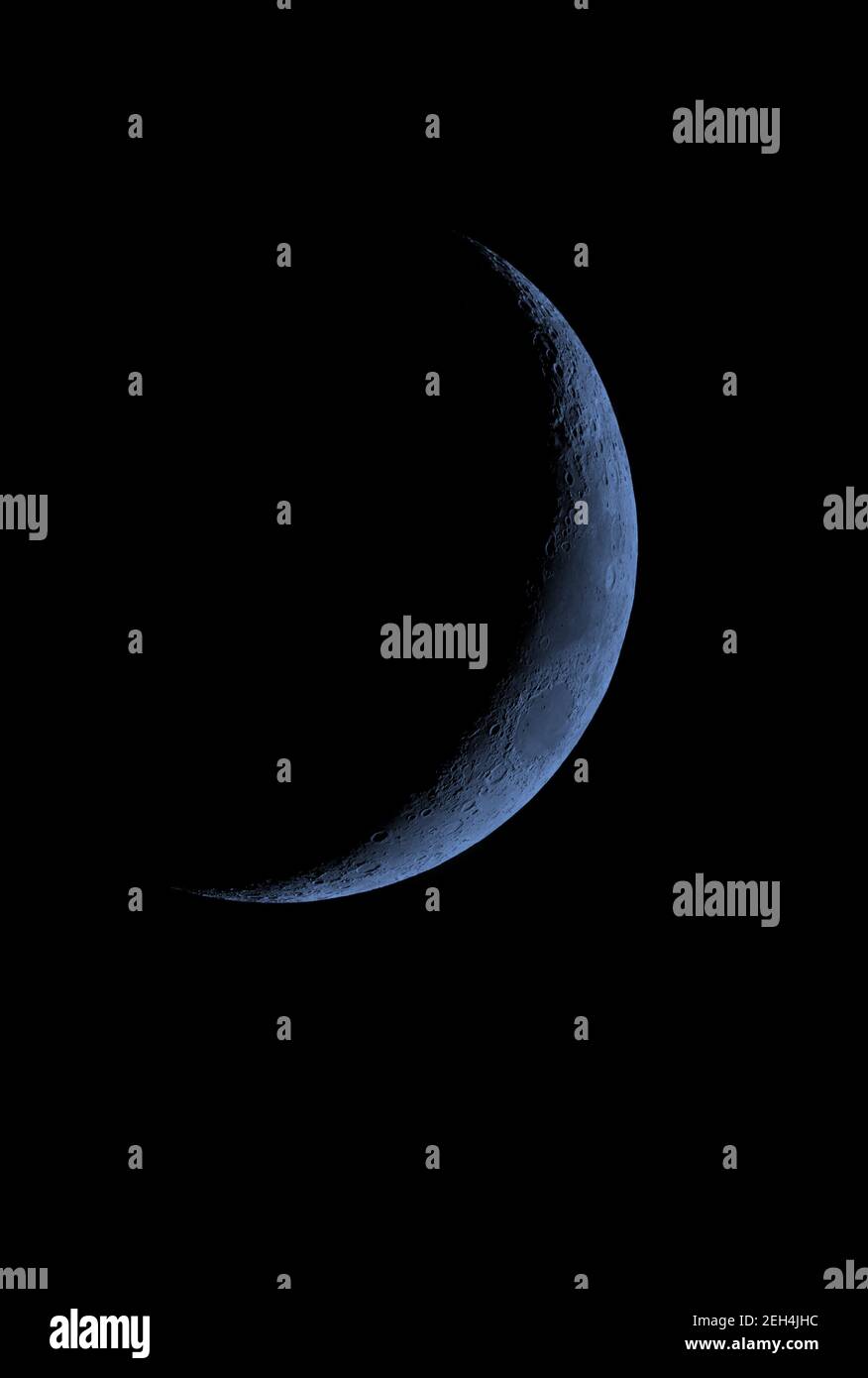Crescent Moon con dettaglio cratere. Foto Stock Crescent Moon con dettaglio cratere. Foto Stock
