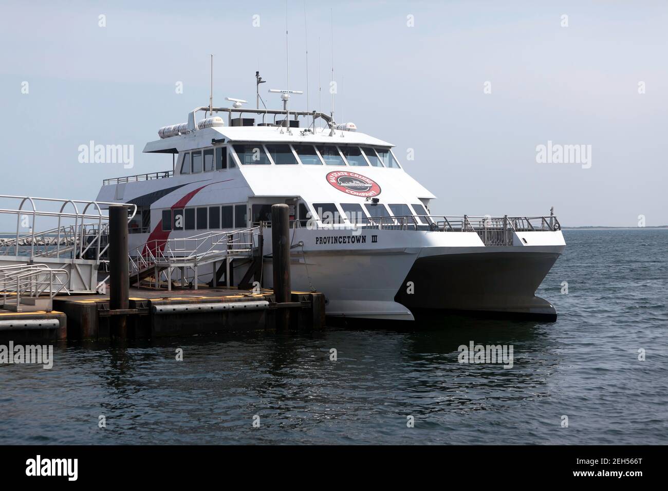 Provincetown III, un traghetto veloce, di proprietà della Baystate Cruise Company, ormeggiato a Provincetown Harbour, Capo Cod, Foto Stock