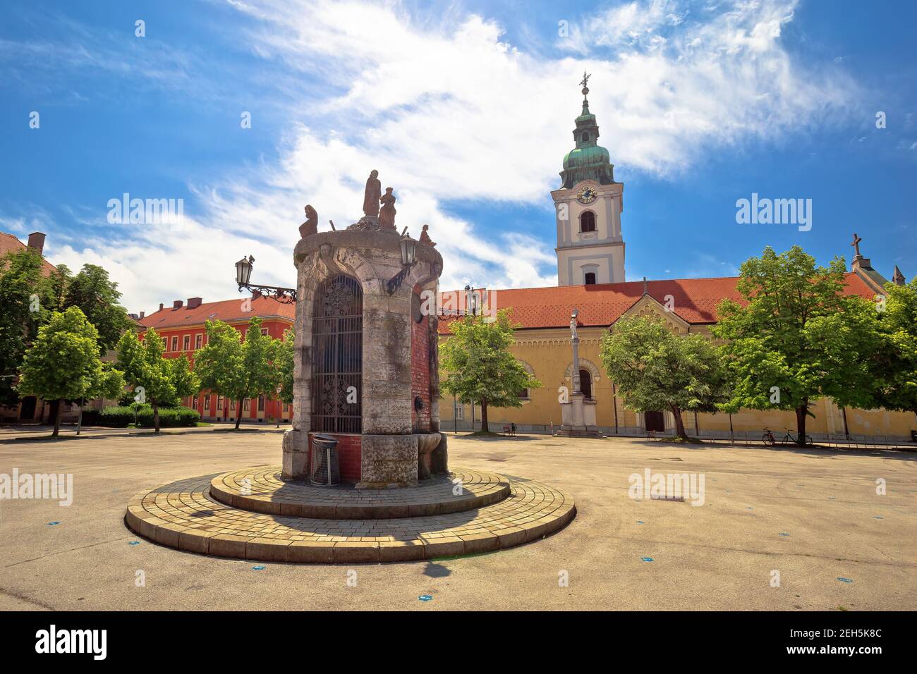 Città di Karlovac piazza principale vista architettura, Croazia centrale Foto Stock