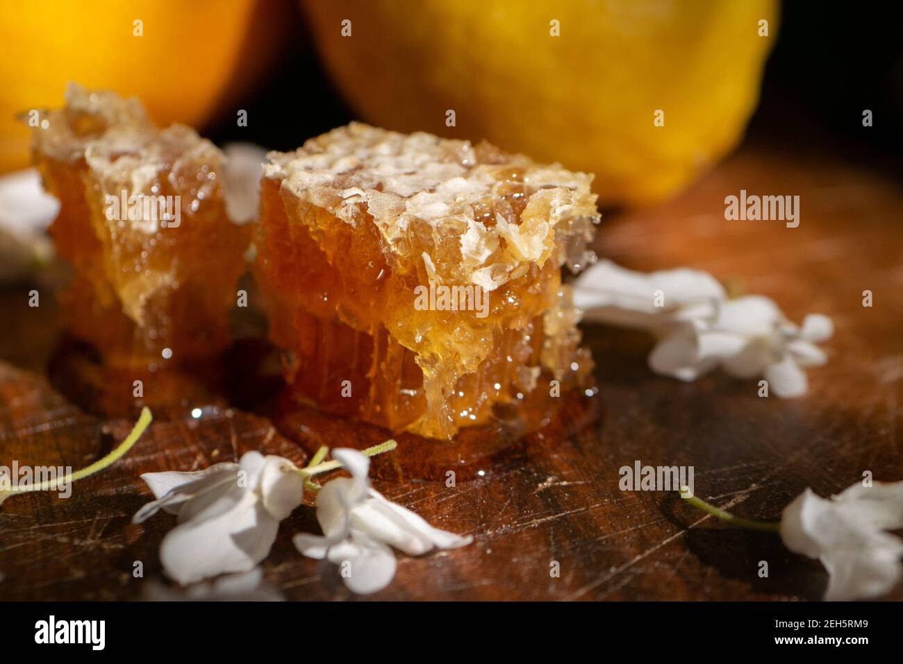 miele pettine dorato dolce fiore naturale api floreali cera illuminazione sano sole luce nido d'ape organico Foto Stock