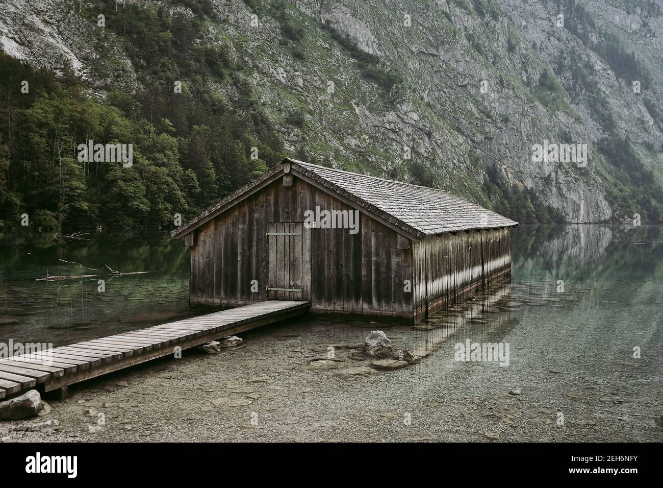 Boathouse al lago Obersee in Baviera, Alpi Berchtesgaden, Germania. Foto Stock