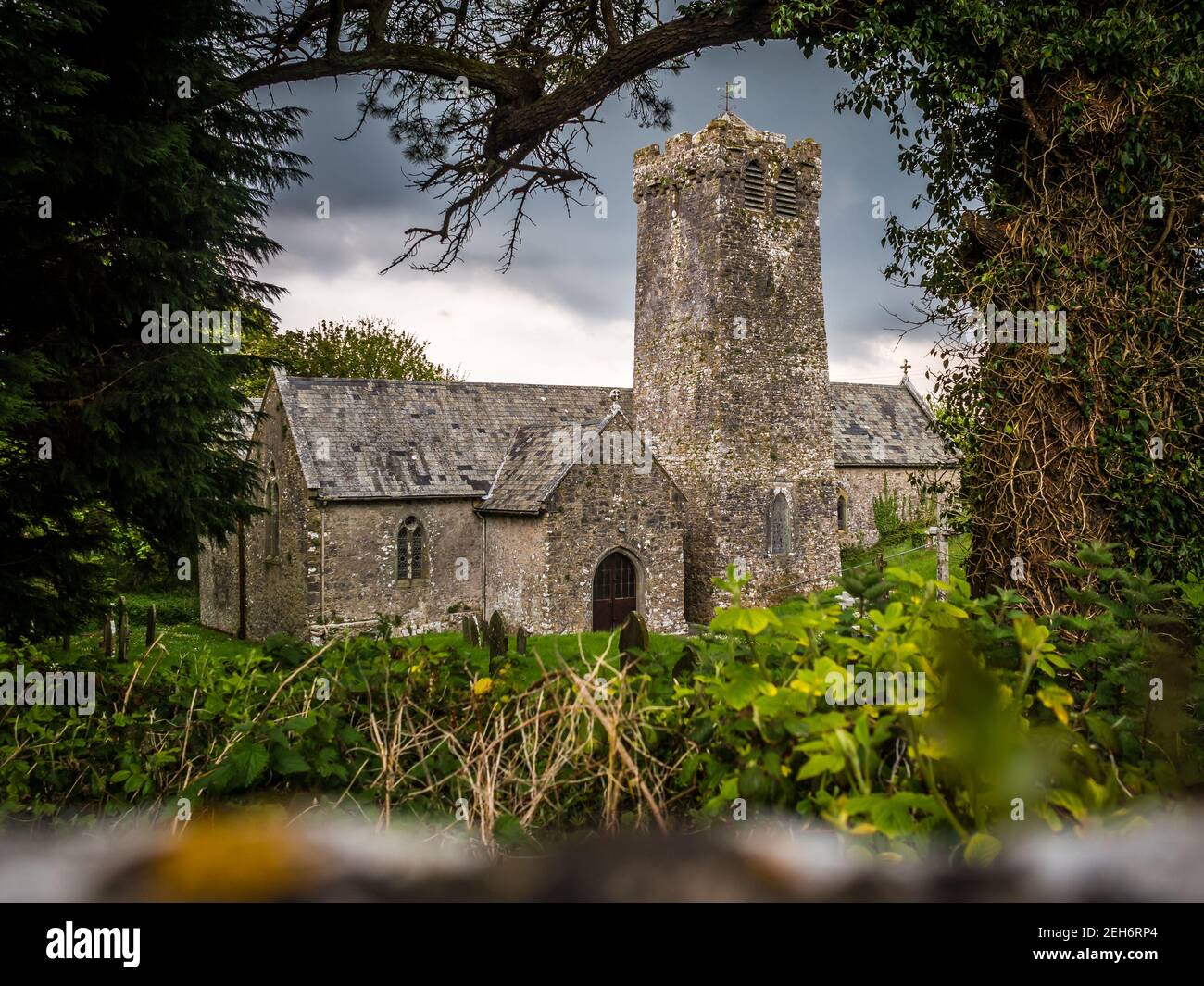 Chiesa di San Michele e tutti gli Angeli Castlemartin Galles occidentale Foto Stock